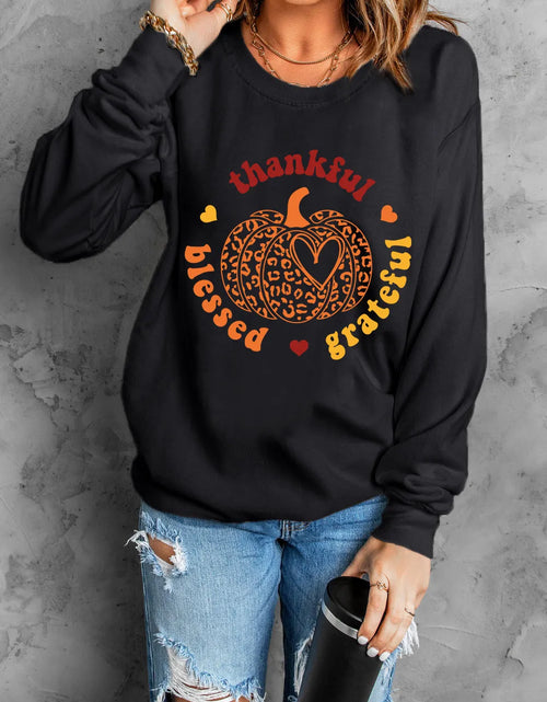 Load image into Gallery viewer, Pumpkin Graphic Long Sleeve Sweatshirt
