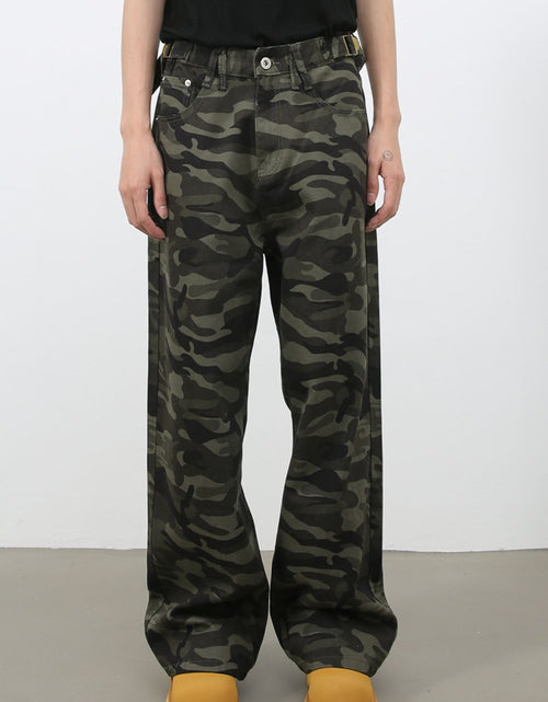 Load image into Gallery viewer, Men's Camouflage Jeans with Pockets
