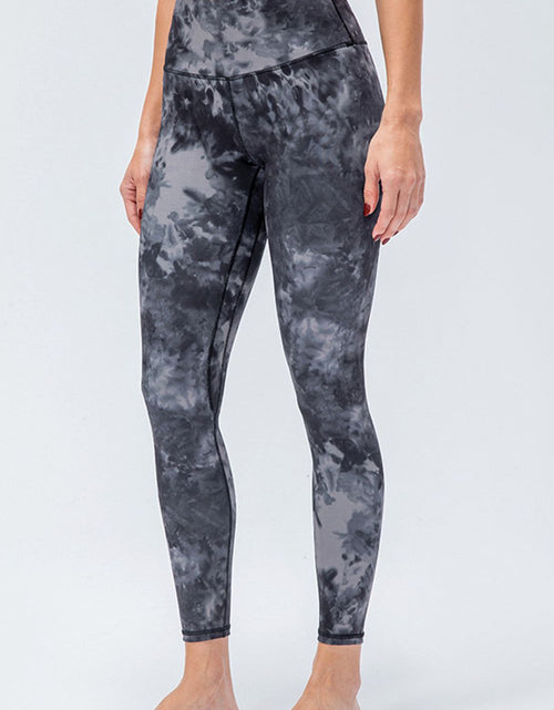 Load image into Gallery viewer, Wide Waistband Slim Fit Active Leggings
