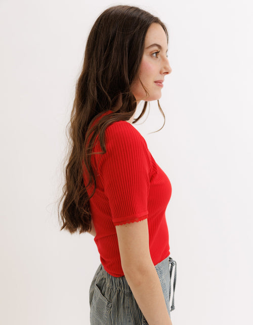 Load image into Gallery viewer, Cameo Tee
