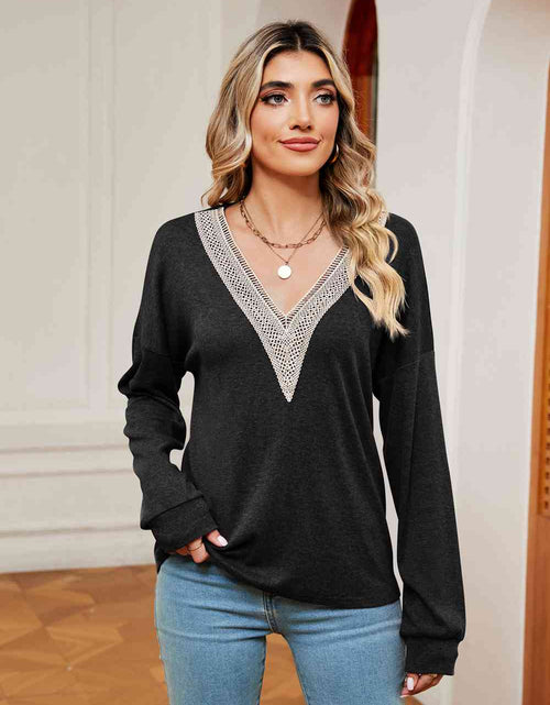 Load image into Gallery viewer, Contrast V-Neck Long Sleeve Blouse
