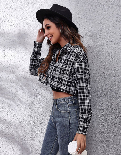 Load image into Gallery viewer, Button Down Printed Cropped Jacket
