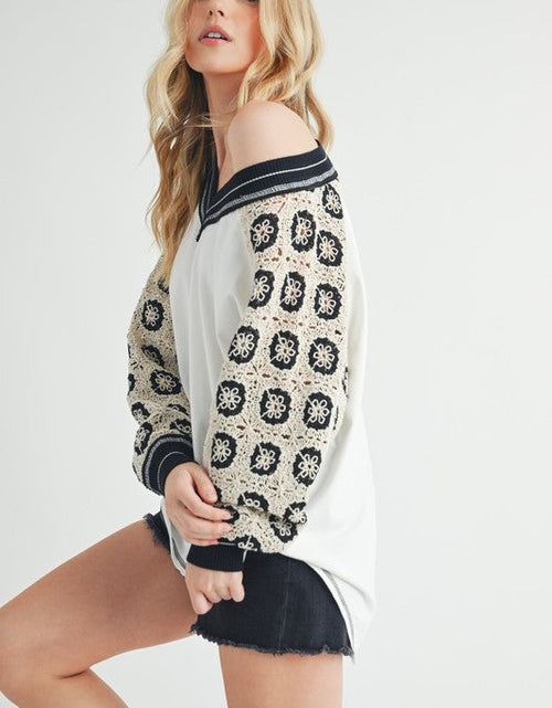 Load image into Gallery viewer, Aemi+Co Crochet Contrast Stitching V Neck Top
