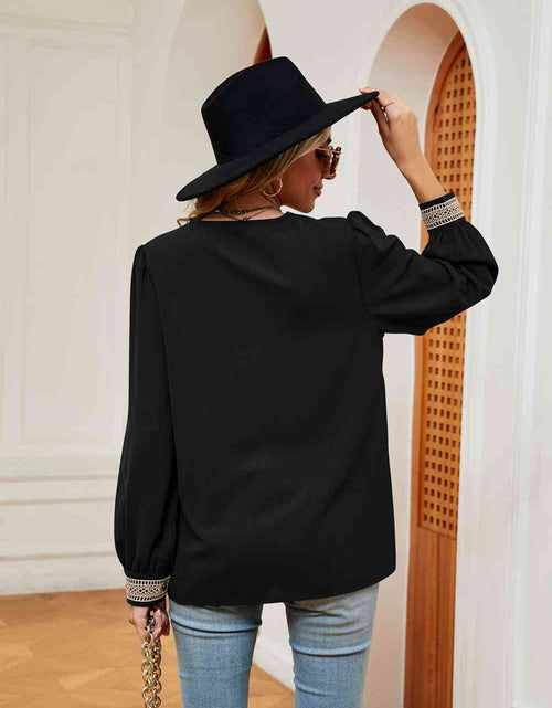 Load image into Gallery viewer, Contrast Puff Sleeve Blouse
