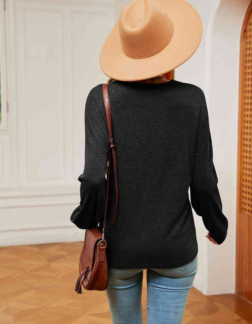 Load image into Gallery viewer, Contrast V-Neck Long Sleeve Blouse
