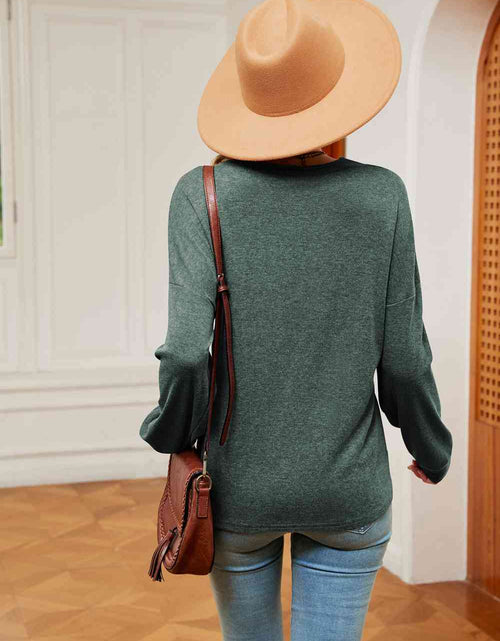 Load image into Gallery viewer, Contrast V-Neck Long Sleeve Blouse
