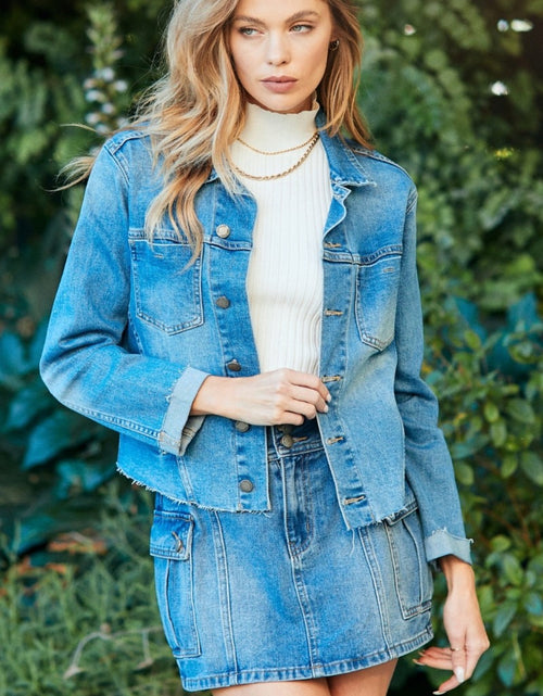 Load image into Gallery viewer, Veveret Button Up Raw Hem Denim Jacket
