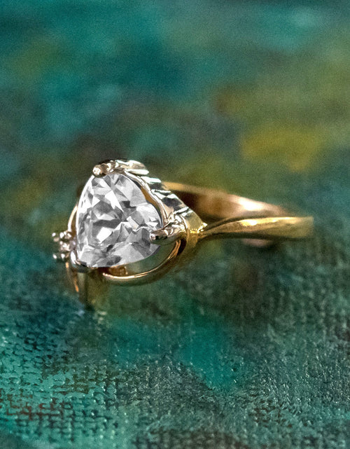 Load image into Gallery viewer, Vintage Jewelry Emerald Austrian Crystal Heart Ring 18k Yellow gold Electroplated Made in the USA by PVD Vintage Jewelry
