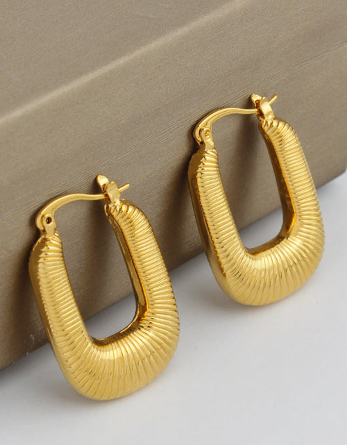Load image into Gallery viewer, 14K Gold Oval Diamond Cut Bamboo Hoop Earring

