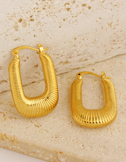 Load image into Gallery viewer, 14K Gold Oval Diamond Cut Bamboo Hoop Earring
