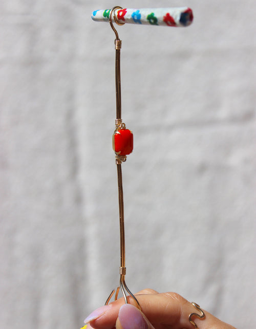 Load image into Gallery viewer, Betty Joint Holder by Toasted Jewelry
