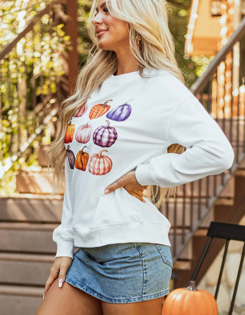 Load image into Gallery viewer, Pumpkin Graphic Long Sleeve Sweatshirt
