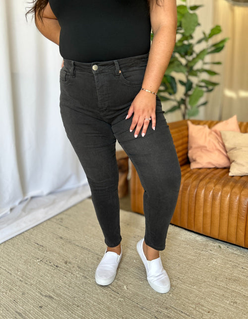 Load image into Gallery viewer, RFM Full Size High Rise Tummy Control Skinny Jeans
