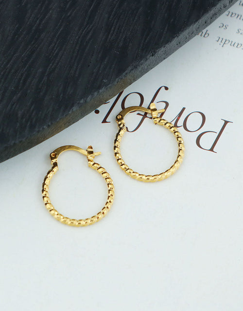 Load image into Gallery viewer, 14K Gold Classic Diamond cut Hoop Earring

