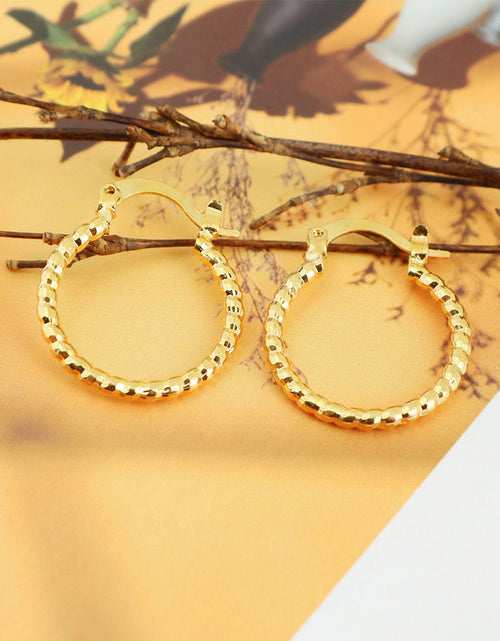 Load image into Gallery viewer, 14K Gold Classic Diamond cut Hoop Earring
