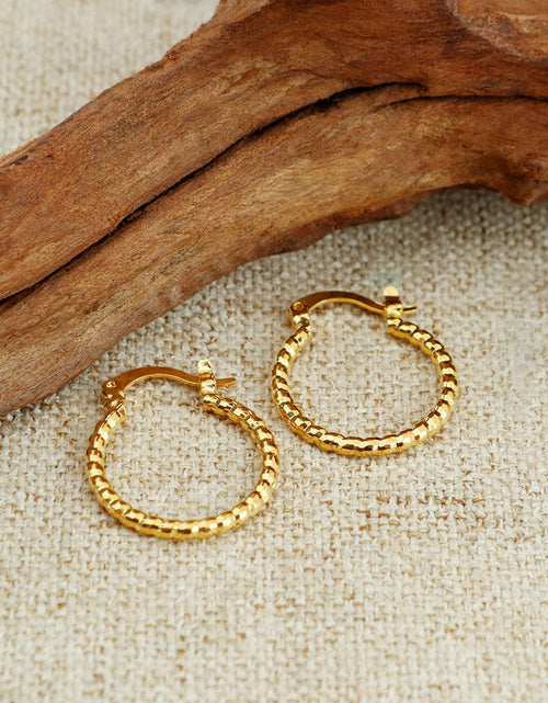 Load image into Gallery viewer, 14K Gold Classic Diamond cut Hoop Earring
