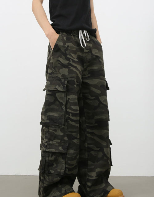 Load image into Gallery viewer, Men's Camouflage Wide Leg Jeans with Cargo Pockets
