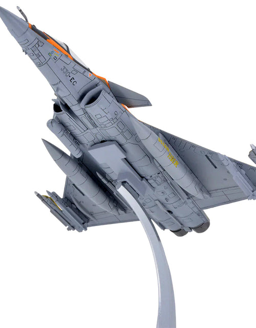 Load image into Gallery viewer, Dassault Rafale B Fighter Jet "Ocean Tiger" with Missile Accessories "Panzerkampf Wing" Series 1/72 Scale Model by Panzerkampf

