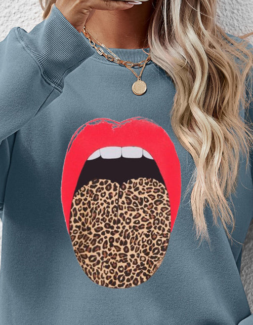 Load image into Gallery viewer, Leopard Lip Graphic Round Neck Sweatshirt
