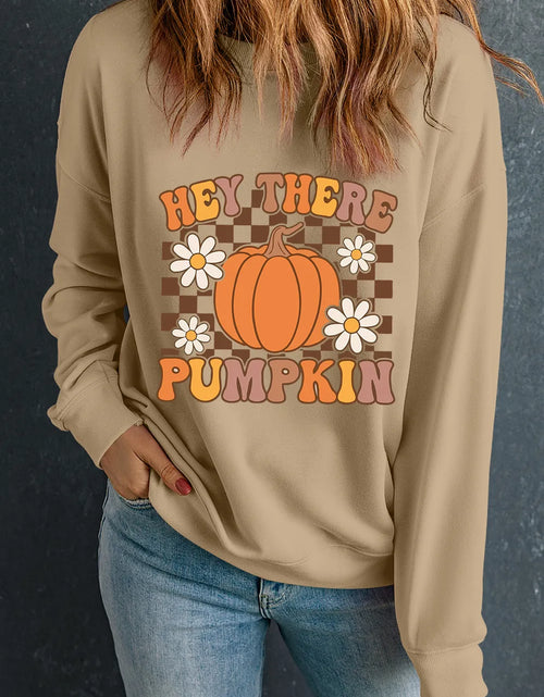Load image into Gallery viewer, Pumpkin Graphic Long Sleeve Sweatshirt
