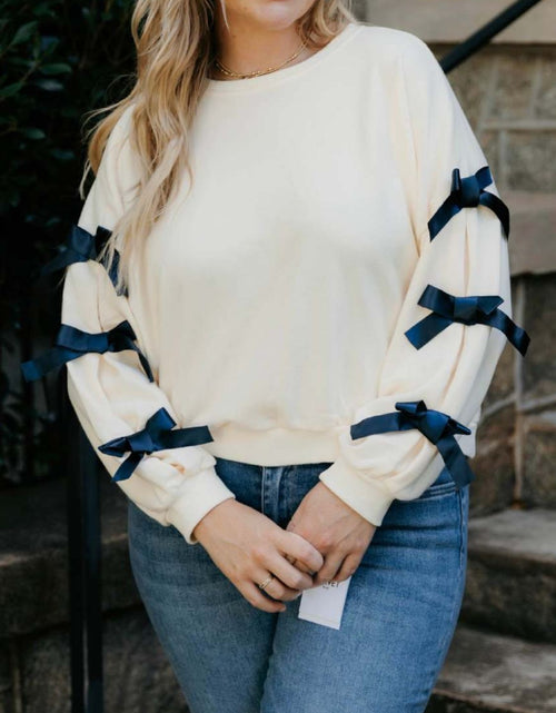 Load image into Gallery viewer, Contrast Bow Round Neck Long Sleeve Sweatshirt
