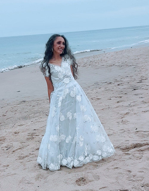 Load image into Gallery viewer, Flower embroderied Weddingdress with Tull and Satin underlayers by AkitaArigatosonFashion

