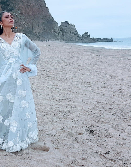 Load image into Gallery viewer, Flower embroderied Weddingdress with Tull and Satin underlayers by AkitaArigatosonFashion
