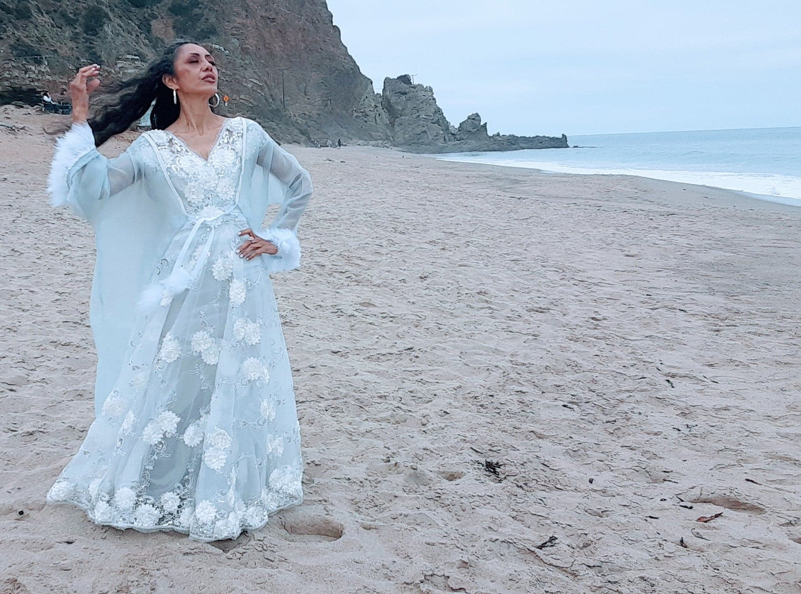 Flower embroderied Weddingdress with Tull and Satin underlayers by AkitaArigatosonFashion