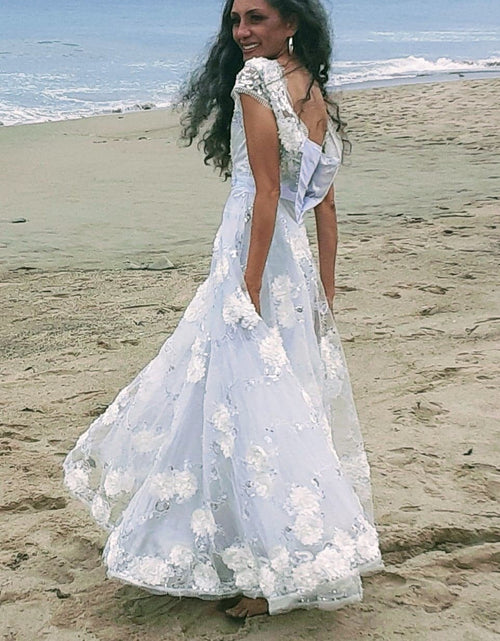 Load image into Gallery viewer, Flower embroderied Weddingdress with Tull and Satin underlayers by AkitaArigatosonFashion
