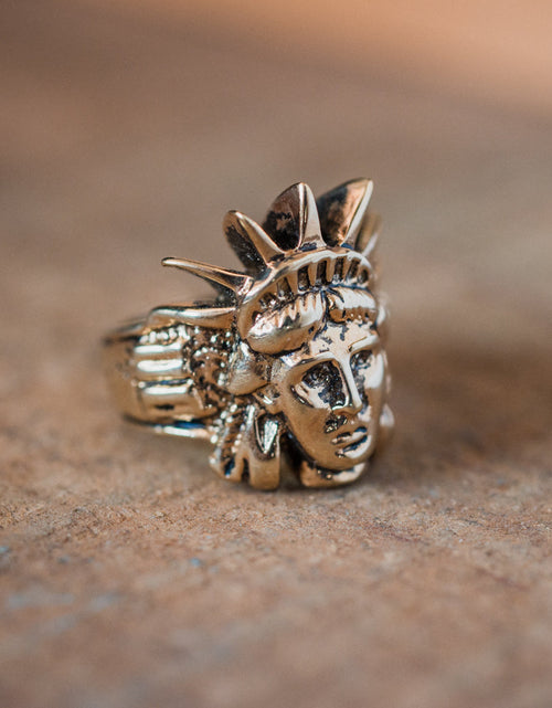 Load image into Gallery viewer, Vintage Ring Lady Liberty Statue of Liberty Jewelry Patriotic R1987 by PVD Vintage Jewelry
