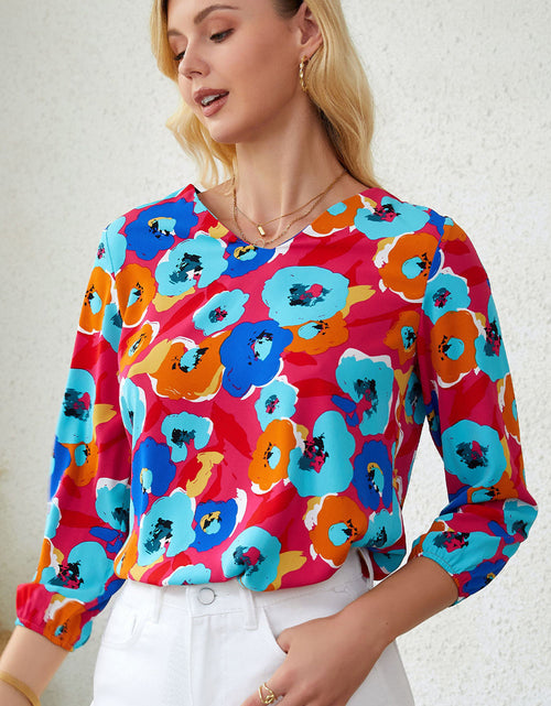 Load image into Gallery viewer, Floral V-Neck Three-Quarter Sleeve Top
