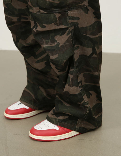 Load image into Gallery viewer, Men's Camouflage Jeans with Cargo Pockets
