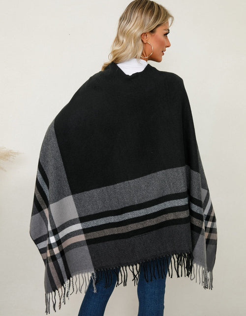 Load image into Gallery viewer, Fringe Contrast Plaid Poncho
