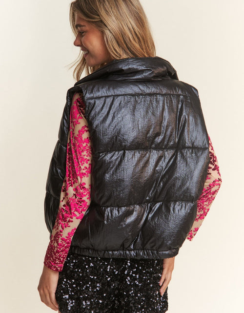 Load image into Gallery viewer, J.NNA Snap and Zipper Shiny Metallic Puffer Vest
