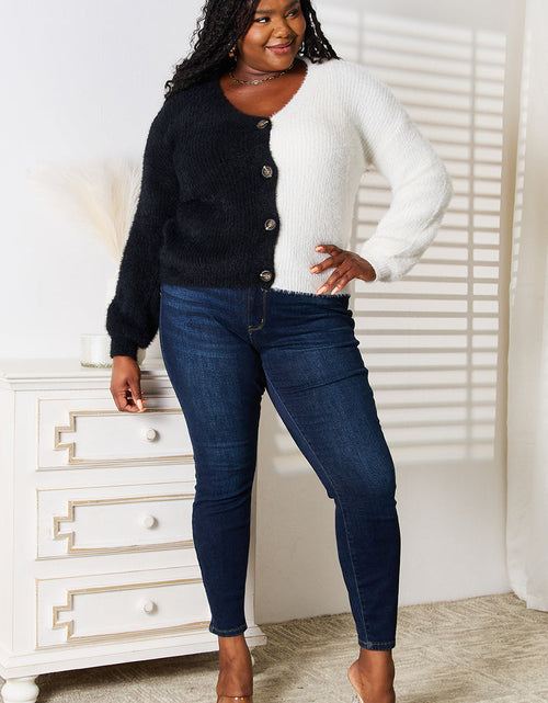 Load image into Gallery viewer, Angel Wings Woven Right Contrast Button-Front V-Neck Cardigan
