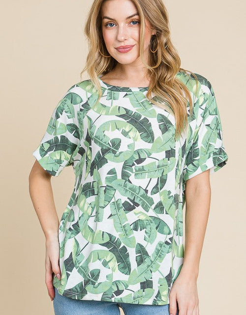 Load image into Gallery viewer, BOMBOM Lightweight Printed Round Neck Short Sleeve T-Shirt
