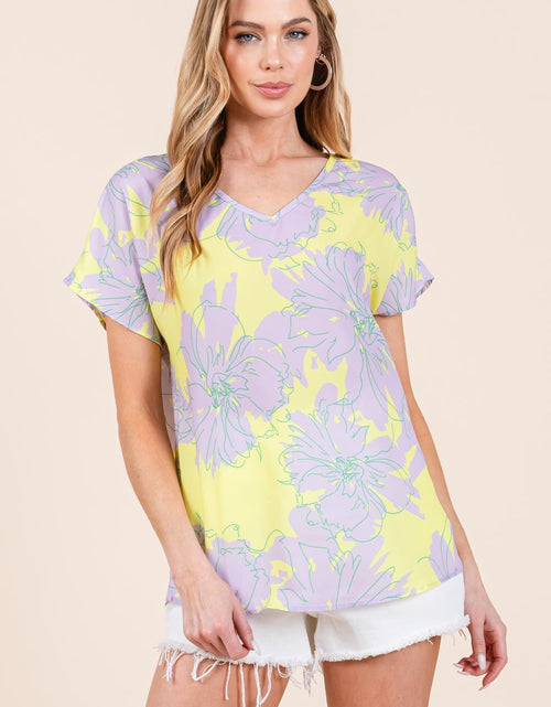 Load image into Gallery viewer, BOMBOM Floral Short Sleeve T-Shirt
