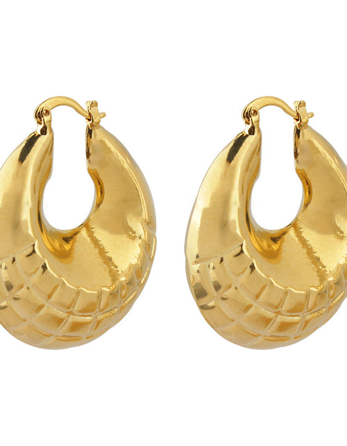 Load image into Gallery viewer, 14K Gold Graduated Bamboo Hoop Earring
