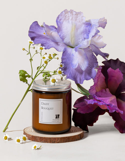 Load image into Gallery viewer, Daisy Bouquet Soy Wax Candle by PALMOIRE
