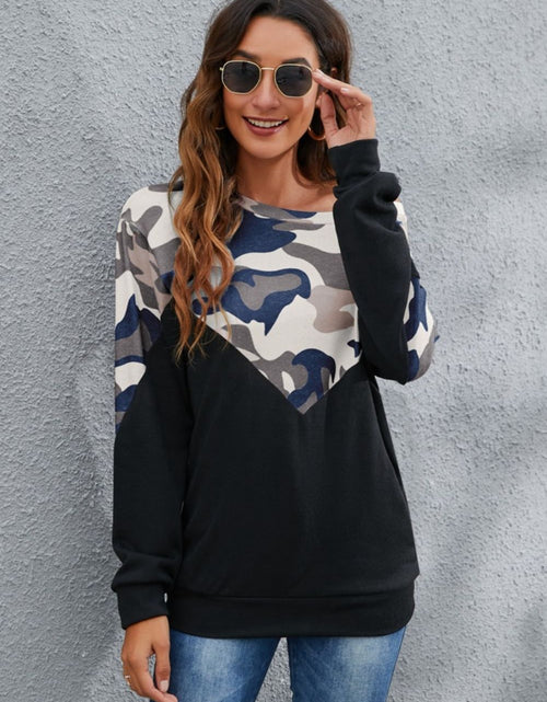Load image into Gallery viewer, Camouflage Round Neck Long Sleeve Sweatshirt
