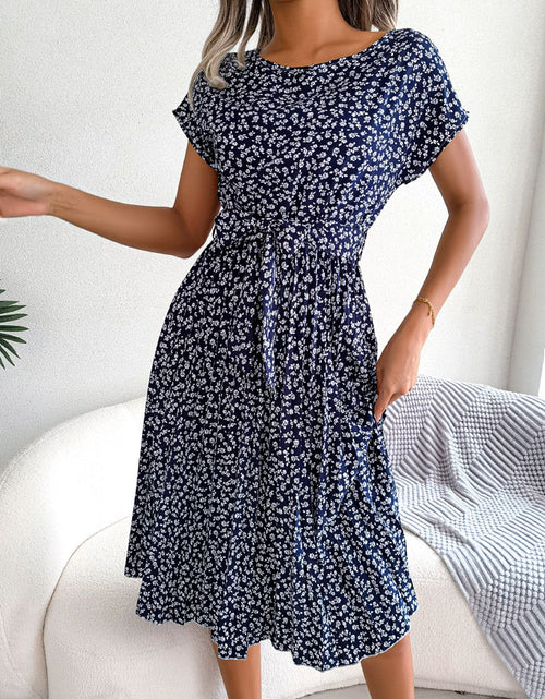 Load image into Gallery viewer, Ditsy Floral Pleated Belted Dress
