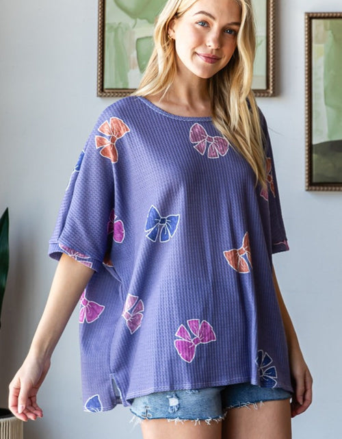 Load image into Gallery viewer, HOPELY Bow Print Waffle Side Slit T-Shirt
