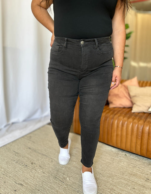 Load image into Gallery viewer, RFM Full Size High Rise Tummy Control Skinny Jeans
