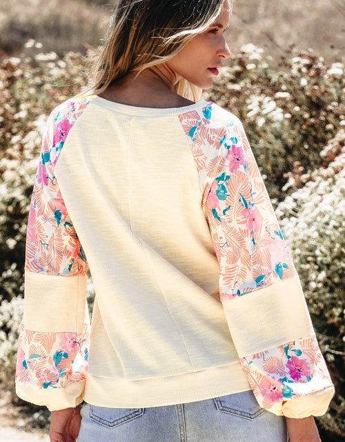 Load image into Gallery viewer, Printed Round Neck Balloon Sleeve Sweatshirt
