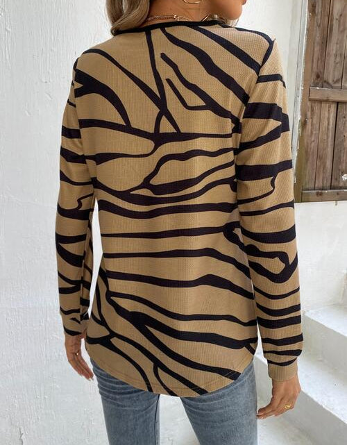 Load image into Gallery viewer, Printed Half Zip Long Sleeve T-Shirt

