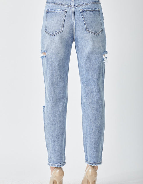 Load image into Gallery viewer, RISEN Distressed Slim Cropped Jeans
