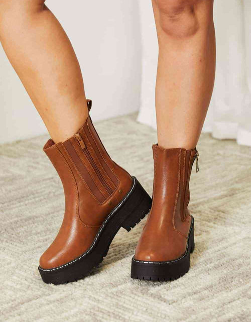 Load image into Gallery viewer, Forever Link Side Zip Platform Boots
