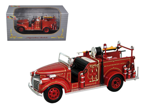 Load image into Gallery viewer, 1941 GMC Fire Engine Truck Red 1/32 Diecast Model by Signature Models
