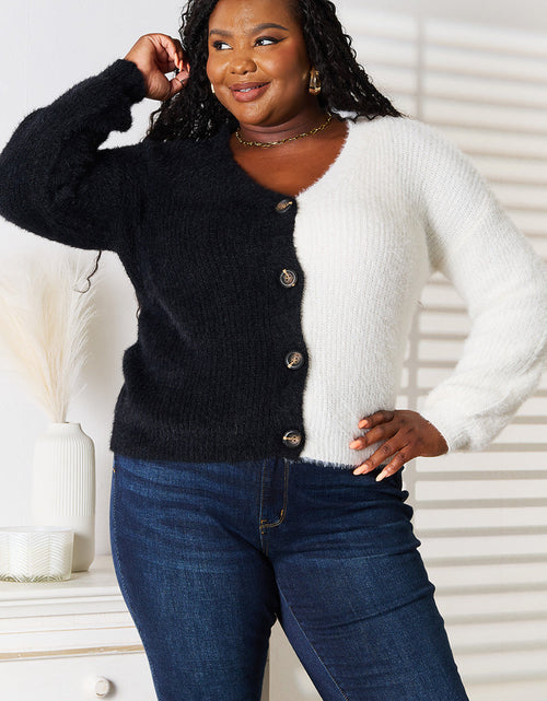 Load image into Gallery viewer, Angel Wings Woven Right Contrast Button-Front V-Neck Cardigan
