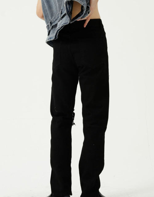 Load image into Gallery viewer, Distressed Mid Rise Jeans with Pockets
